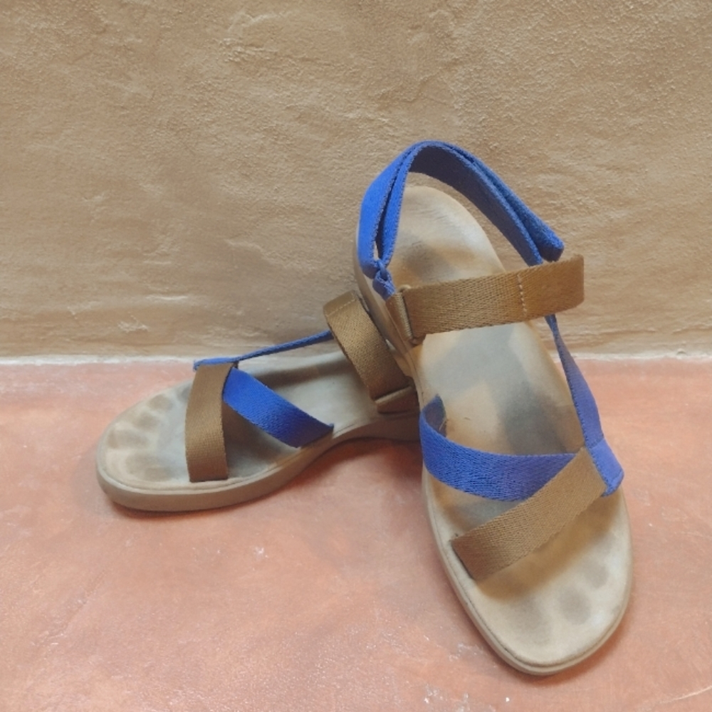 Everlane "teva" sandals, sz 7.5, cobalt and tan